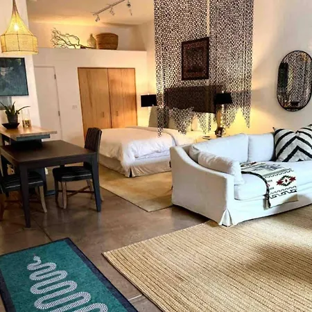 Casa Tua Spacious Design Loft Railyard District Soaking Tub Holiday home *