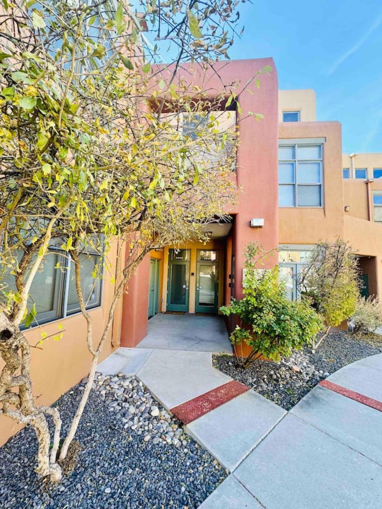 Holiday home Casa Tua Spacious Design Loft Railyard District Soaking Tub *