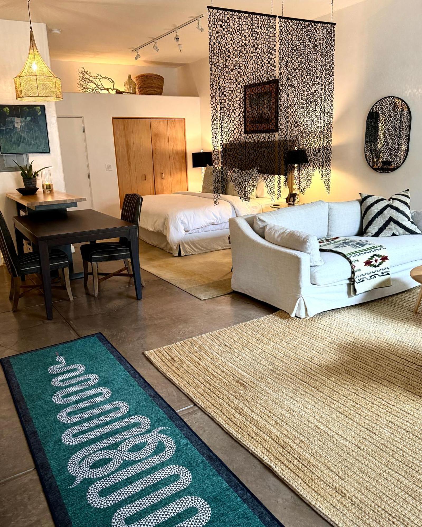 Casa Tua Spacious Design Loft Railyard District Soaking Tub